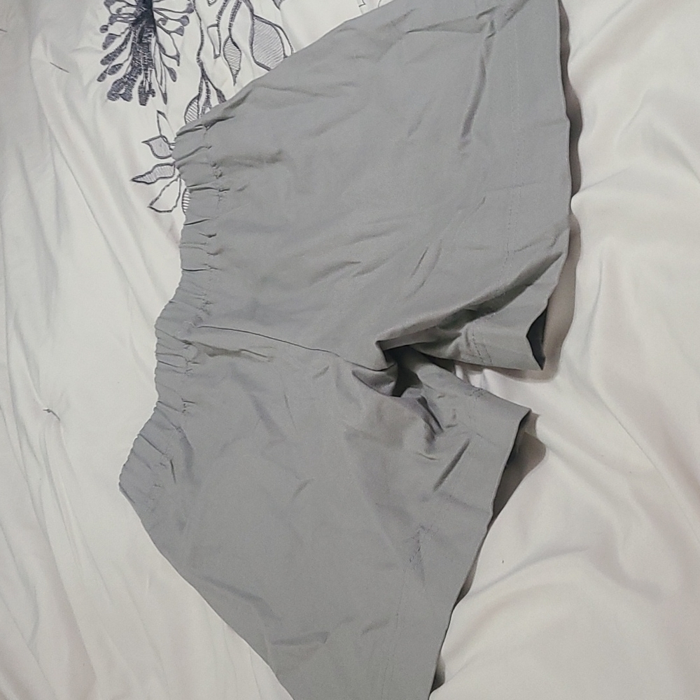 Shorts - Picture 2 of 4